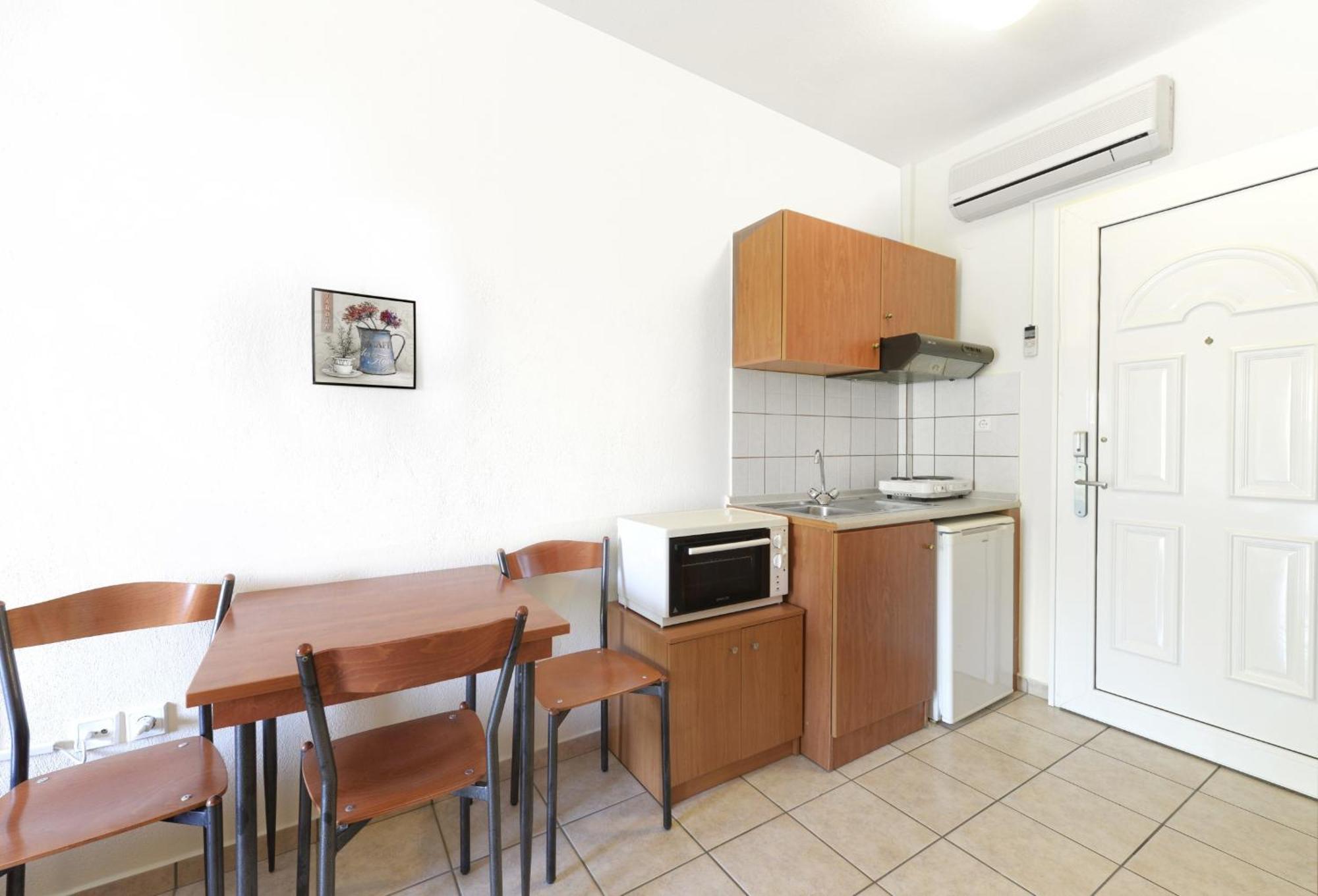 Aparthotel Amalia PalaiónTsiflíkion Zimmer foto