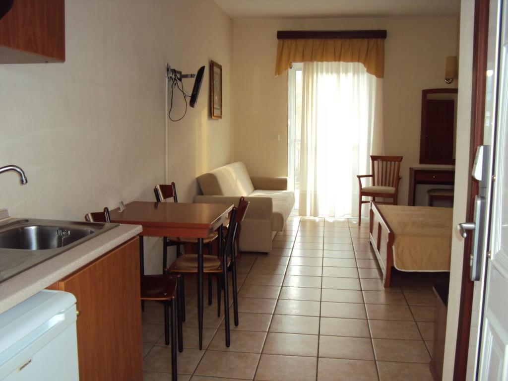 Aparthotel Amalia PalaiónTsiflíkion Zimmer foto