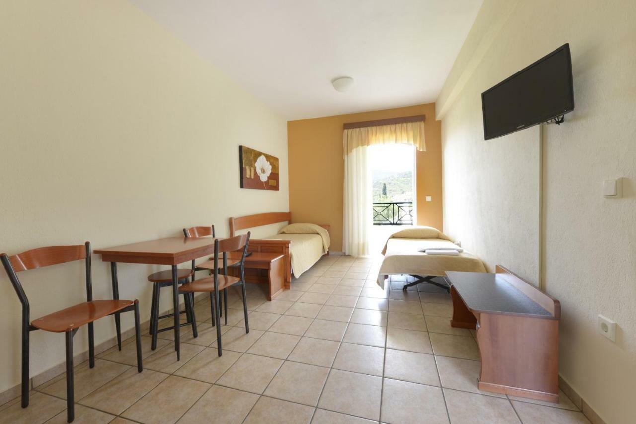 Aparthotel Amalia PalaiónTsiflíkion Exterior foto